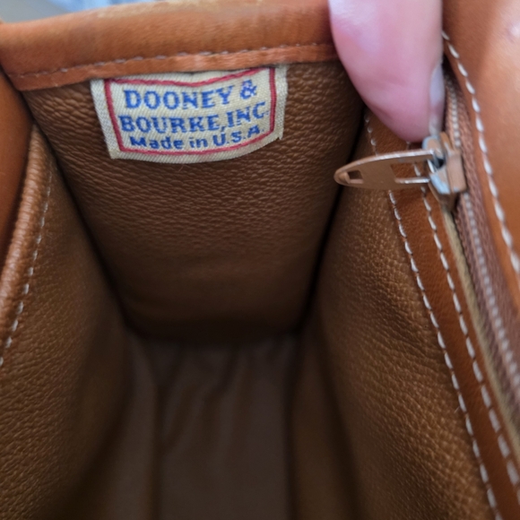 Vintage Dooney And Bourke AWL Zip Top Crossbody/Shoulder Bag In Burgandy - Picture 6 of 13